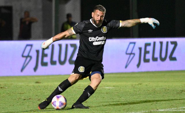 Fatura Broun arrancó la gira por Chile como titular, ante la U, pero los dos partidos siguientes los vio desde el banco.