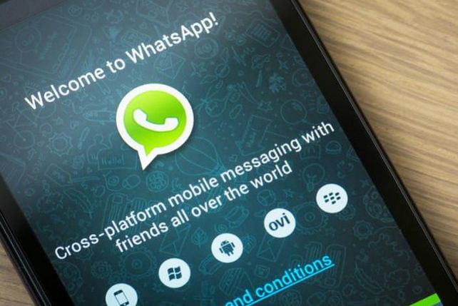 WhatsApp lanza versión con doble check azul opcional