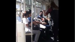 Video: la agresión de una agente de la Policía a un menor con autismo