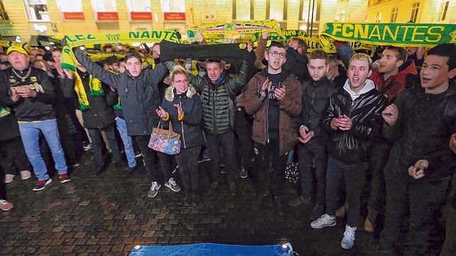 sentimiento. En Nantes los hinchas rindieron su homenaje.