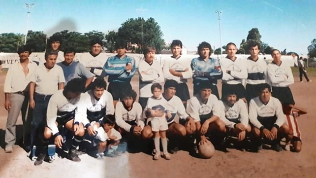 Inolvidable el plantel de Atenas de Santo Tomé ganador del campeonato principal de Liga Santafesina de Fútbol.