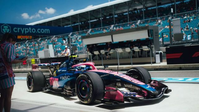 El Alpine 43 de Franco Colapinto sale a pista en Miami para la clasificación.