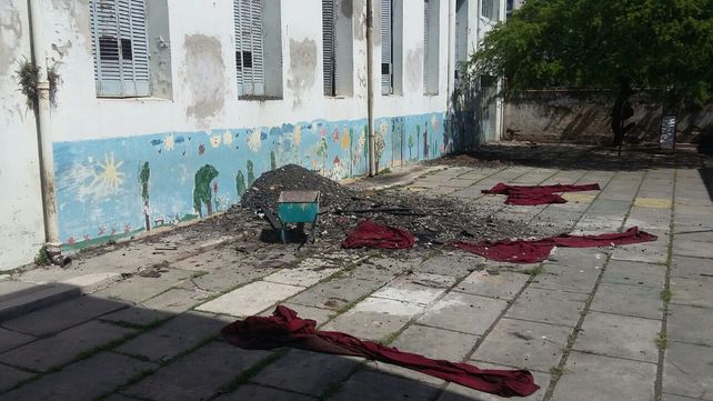 Padres de alumnos de la escuela Rivadavia acudieron a la Justicia y se movilizarán este martes