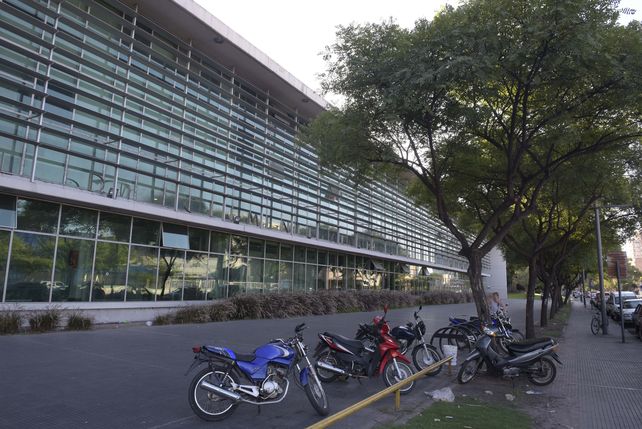 El muchacho baleado en Centeno y Castellanos murió dos horas después en el Hospital Clemente Alvarez.