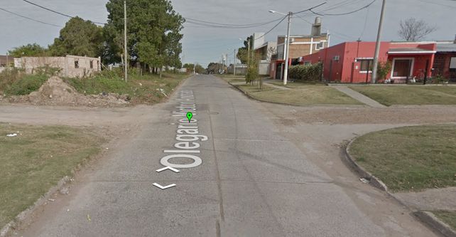 La familiares de E. creen que en esta esquina el sospechoso lo subió a su moto.&nbsp;