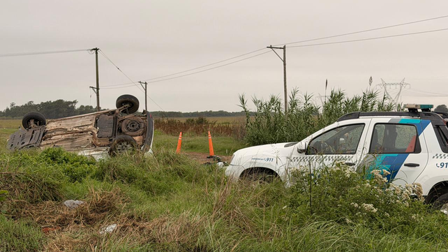 El vuelco se produjo en el kilómetro 221 de la ruta 9 cerca de Ramallo
