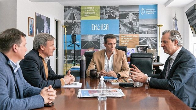 Enrique Cresto (al centro) presidió el Enosha durante el gobierno de Alberto Fernández.