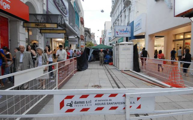 Postal del pasado. Hace seis años los frentistas y comerciantes solventaron la remodelación integral de la peatonal Córdoba. (Foto: C. Mutti Lovera)
