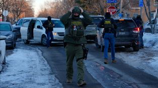 Agentes federales sacaron a personas de un vehículo el miércoles 28 de enero de 2026 en Minneapolis. (Foto AP/Julia Demaree Nikhinson)