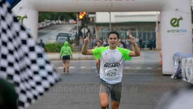 Cerca de 3 mil atletas participaron en el Maratón del Becario.