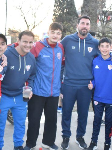 El 15 de Abril se tiñe de rojo y blanco: así se vive la previa de Unión ante Sarmiento