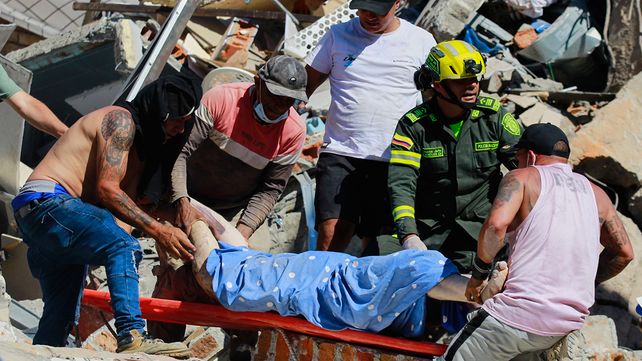 La tareas de rescate se mantienen tras el fuerte terremoto en Colombia.
