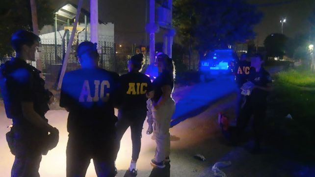 Matan a un nene y hieren a otros tres chicos en un violento ataque en Empalme Graneros