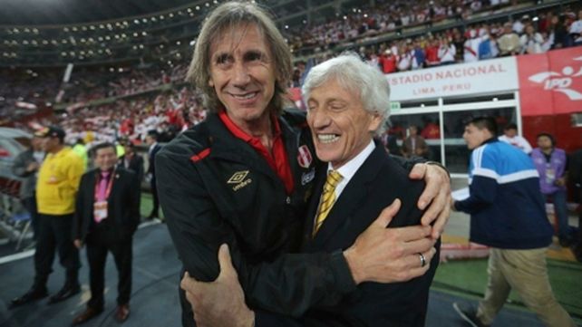 El Tigre y José. Gareca y Pekerman se saludan durante las eliminatorias.