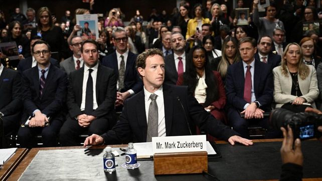 El titular de Meta, Mark Zukerberg, le pidió disculpas a las familias de los niños que fueron víctimas de crímenes en las redes sociales.