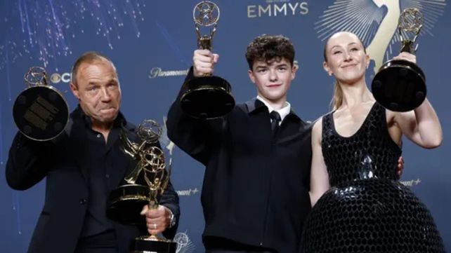 El elenco del éxito de Netflix Adolescencia en los Premios Emmy