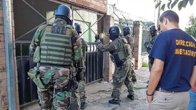 No hay nadie. Los policías fueron a buscar a Ovejero en Santa Fe