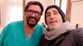 El cirujano Luis Diodato y Julián Bricco, en la foto que el periodista deportivo rosarino compartió en las redes sociales.&nbsp;