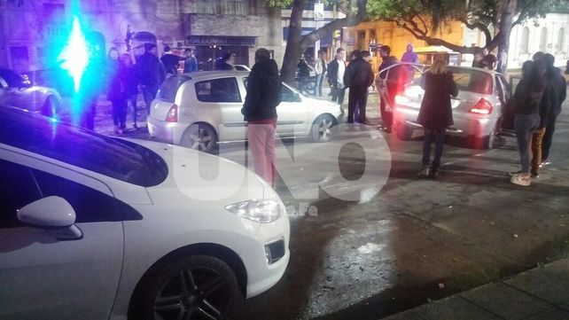 Conducía alcoholizado y chocó cuatro autos estacionados en bulevar Pellegrini y 9 de Julio