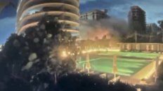 Video: el momento exacto en que colapsa el edificio de 12 pisos en Miami Video: el momento exacto en que colapsa el edificio de 12 pisos en Miami