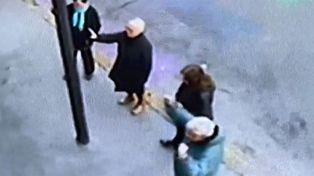 Un grupo religioso hizo un ritual para curar la homosexualidad frente a una disco gay