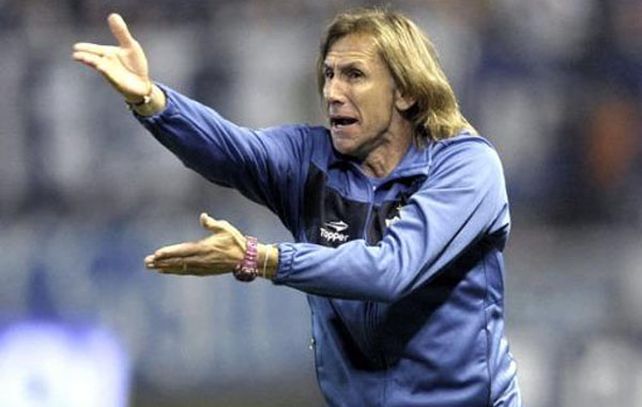 El técnico de Vélez se mostró molesto porque a su equipo no lo reconocen tanto como a Newells.