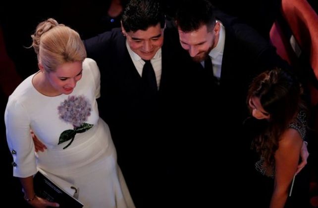 El emotivo encuentro de Maradona y Messi en la alfombra roja de los premios The Best