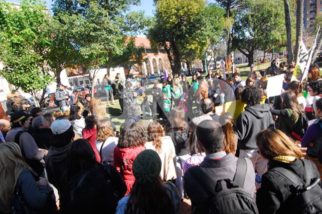“Las pibas no aparecen porque la policía no las busca”