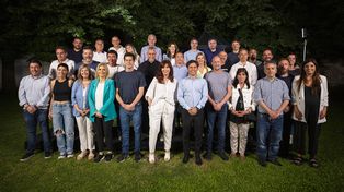 Tras el acto, la vicepresidenta &nbsp;Cristina Fernández de Kirchner compartió un encuentro con dirigentes del peronismo en la residencia oficial del gobernador bonaerense, Axel Kicillof.&nbsp;