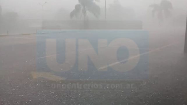 Tarde de intensa lluvia y granizo en Paraná: el alerta meteorológico sigue vigente