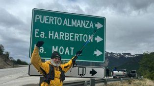 Guillermo Tibaldi caminó 3.000 kilómetros para homenajear a los tripulantes del ARA San Juan