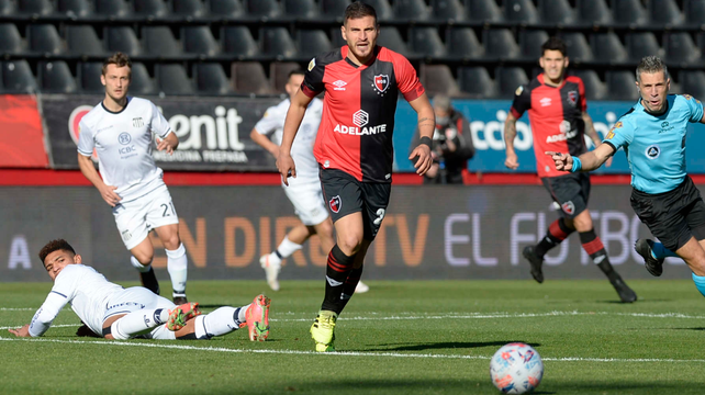 El mediocampista jugo algo más de media hora en el debut y se retiró lesionado.