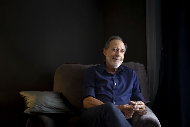 Guillermo Francella es la voz en off en la película 