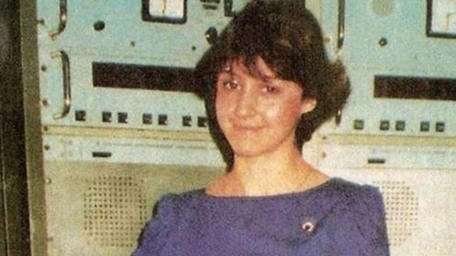 Quién es la mujer que desde hace 36 años da la hora