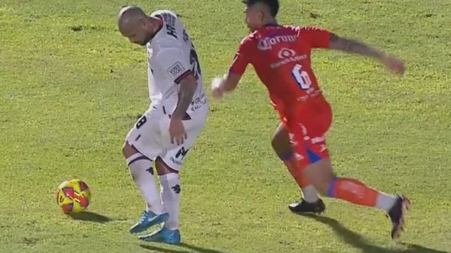 A Gaspar Iñiguez se le salió el botín en un momento. El volante debutó en Newells