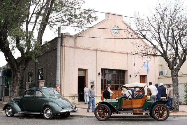 Autos históricos copan hoy el Monumento con una muestra única y gratuita