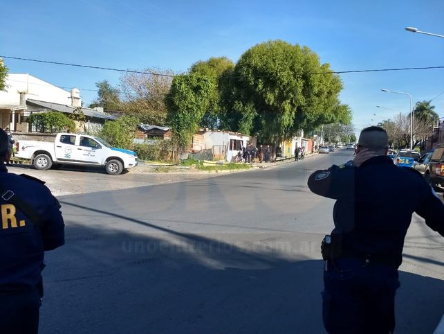 Rodeado. En la casa de los familiares de Alarcón