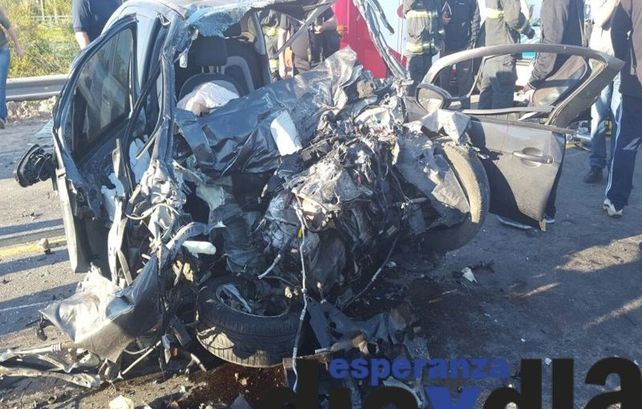 Impactante choque entre un auto y un colectivo con pasajeros en Ruta 70 Impactante choque entre un auto y un colectivo con pasajeros en Ruta 70