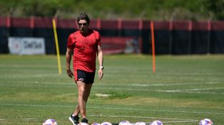 Heinze prefiere un centrodelantero con más movilidad, manejo de pelota y que se asocie para generar juego.