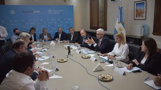Concertación. Domínguez, la mesa de enlace y gobernadores.