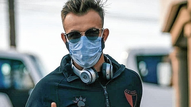 Leonardo Burián arregló con Colón y atajará frente a River