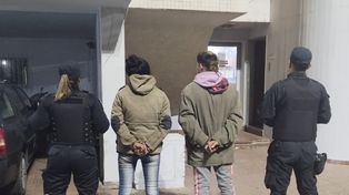 Barrio Escalante: cayeron presos novios delincuentes y armados que robaron el rodado a un ciclista