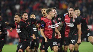 Salvó el invicto. Los leprosos celebran el gol de Armando Méndez ante Audax para el &nbsp;1 &nbsp;a 1 el pasado jueves en el Parque.