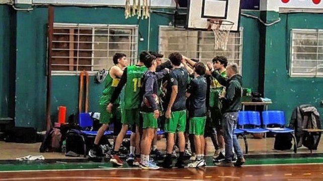 Regatas (SF) dejó en el camino a Alumni para quedar mano a mano con República del Oeste por un ascenso a la A1 del Torneo Oficial.
