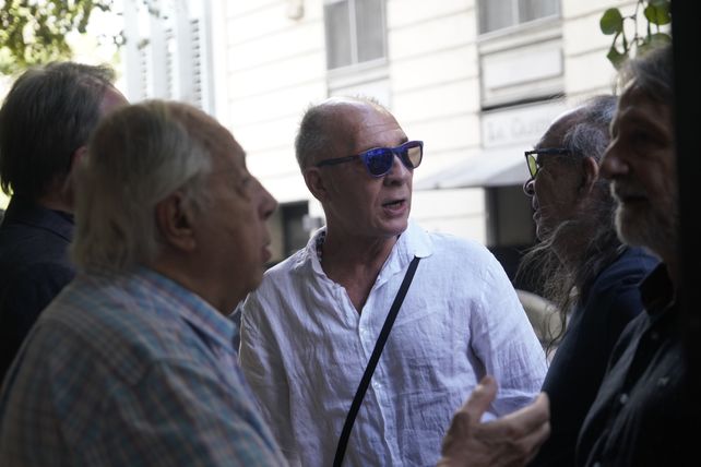 Darío Grandinetti se acercó a dar su apoyo y acaparó las miradas. 