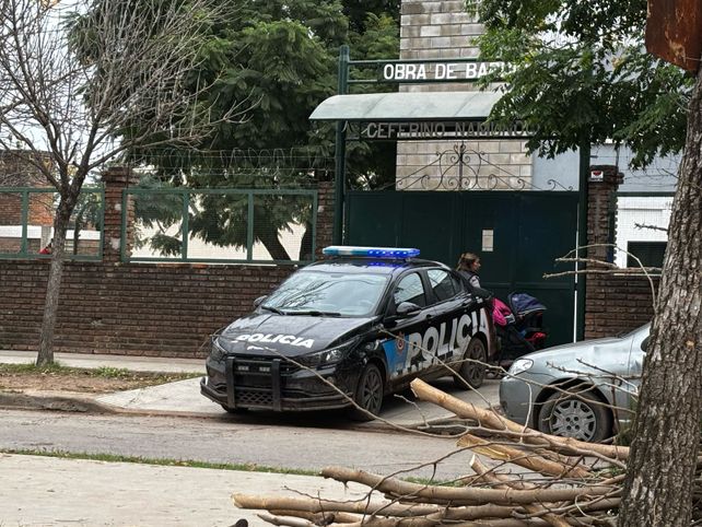 Preocupación en una escuela de barrio Yapeyú por un arma hallada en la mochila de un alumno Preocupación en una escuela de barrio Yapeyú por un arma hallada en la mochila de un alumno