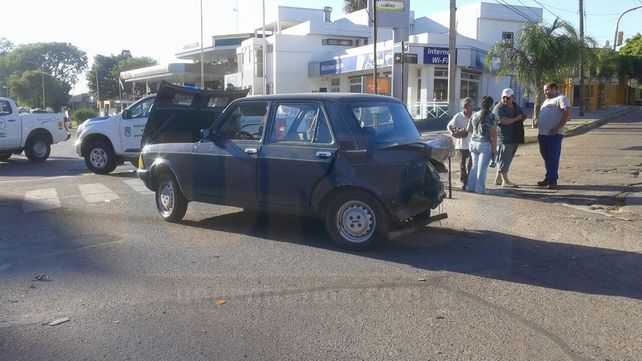Un mujer fue hospitalizada tras chocar dos vehículos en Paraná