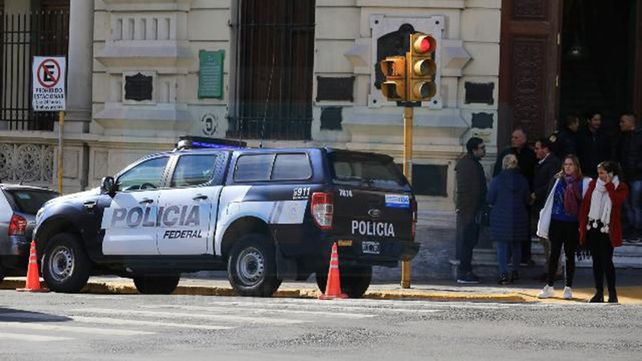 Causa Tavi Celis: Allanan oficinas de Adultos Mayores y sede del PRO
