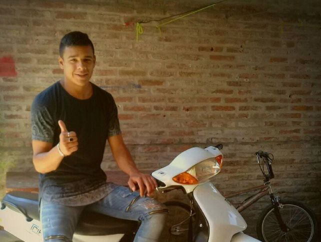 Matías Ezequiel Ibáñez tenía 21 años. Fue asesinado a balazos en el techo de su vecindario cuando intentaba escapar de sus agresores.&nbsp;