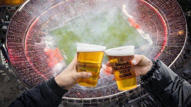 Para tomar una cerveza en cancha River hay que pagar abonos de más de un millón de pesos